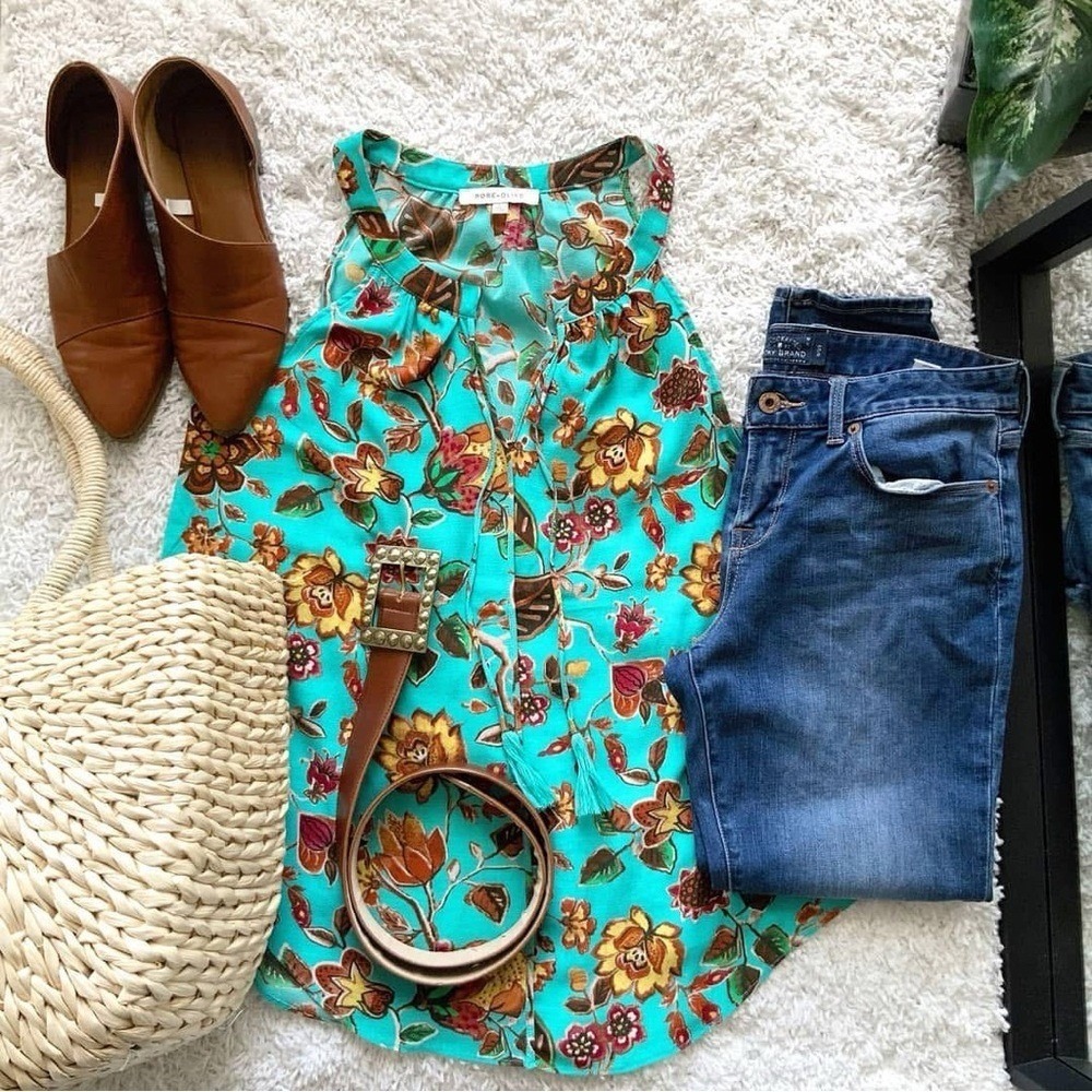 Rose &‎ Olive Teal Floral Blouse size Medium Sleeveless